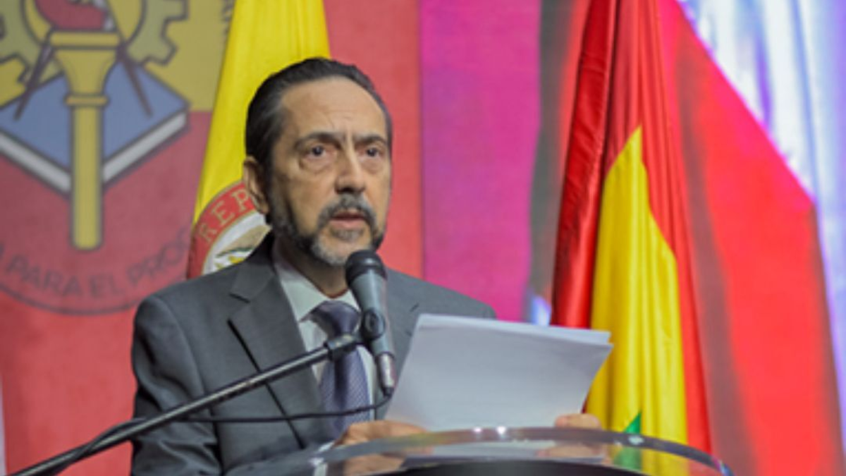El rector Uniautónoma se defiende contra las quejas de mentiras en su CV y recibe el apoyo del Ministerio de Educación
 – Ojo critico