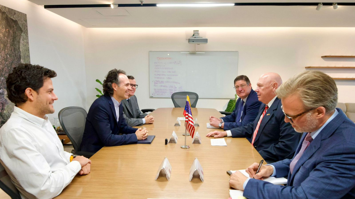 La Embajada de los Estados Unidos en Colombia celebró reuniones en Medellín con el Ayuntamiento, Amcham y Proantioquia como parte de su programa oficial
 – Ojo critico