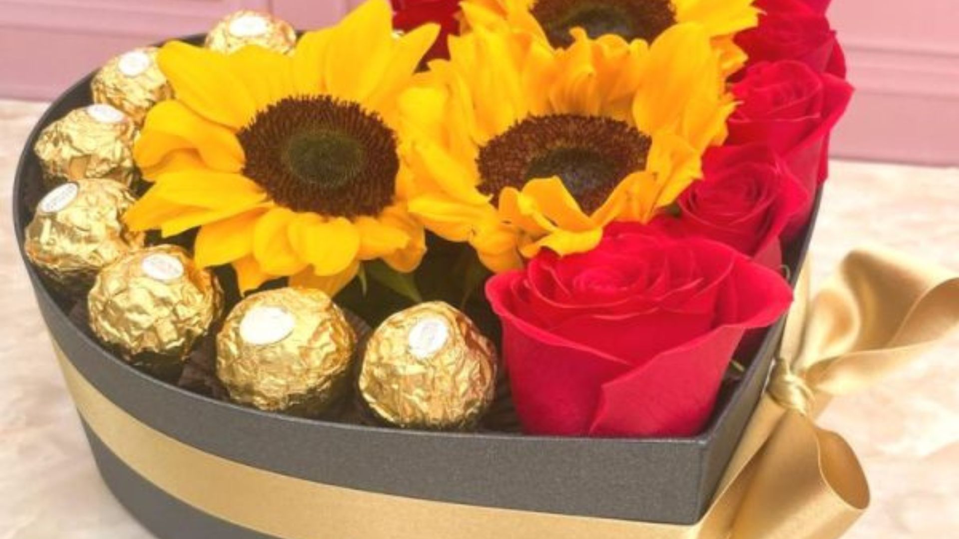 Así, la economía se está moviendo durante la celebración del amor y la amistad.
 – Ojo critico
