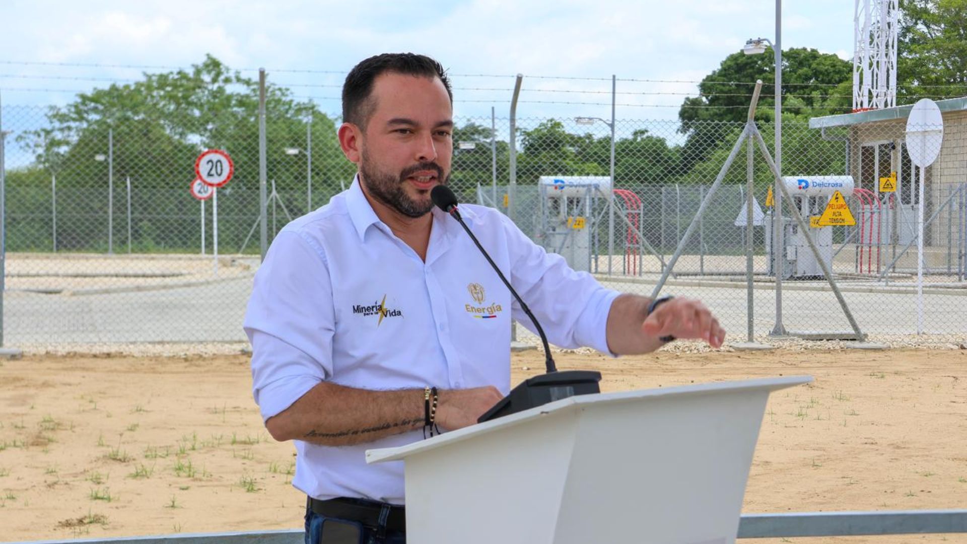 Ministro de Minería y Energía firma decreto sobre contratación de energía de largo plazo
 – Ojo critico