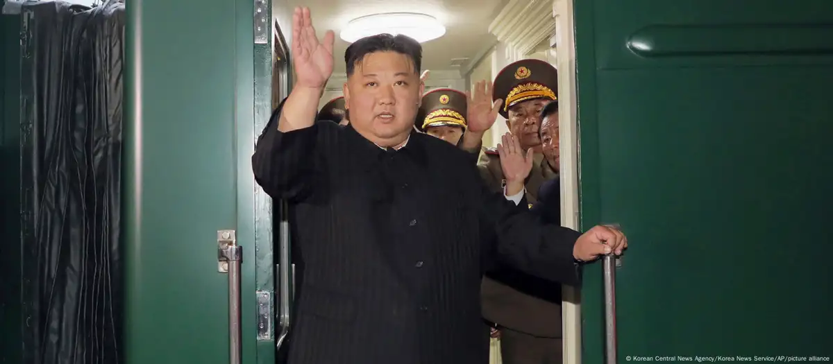 Kim Jong A cruza la frontera con China en su tren de armadura
 – Ojo critico