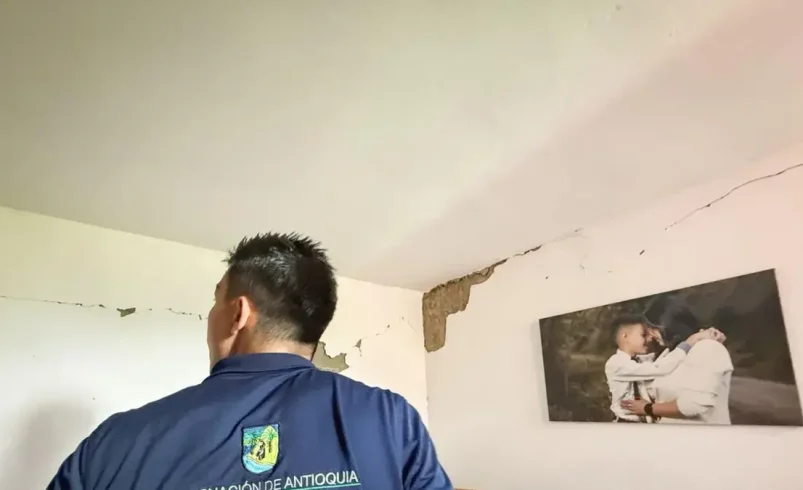 Las autoridades hacen una presencia en los municipios afectados por un terremoto

 – Ojo critico
