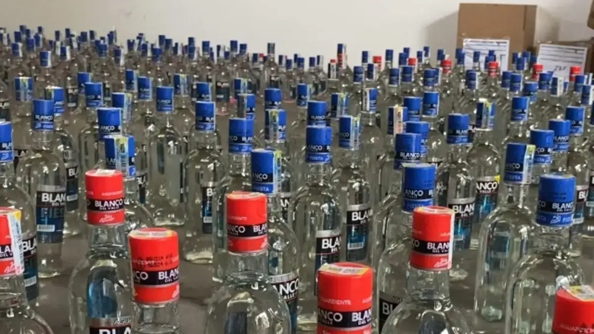 Las autoridades tomaron más de 300 unidades de alcohol durante los procedimientos en Dagua y Jamundí

 – Ojo critico