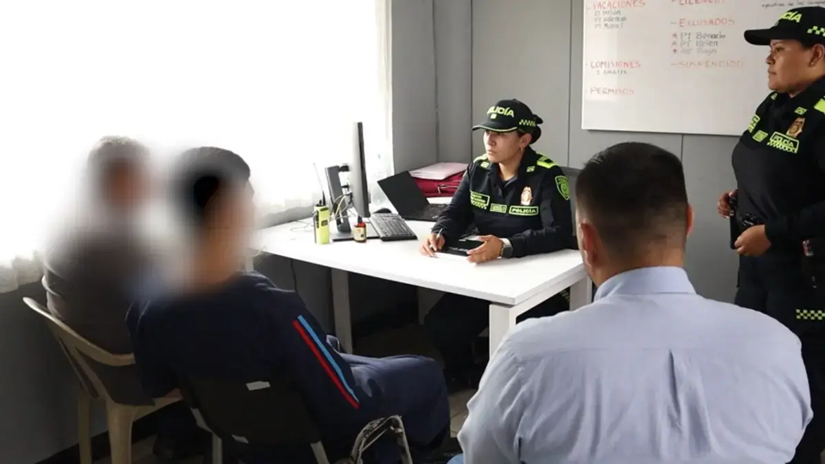 Menor, que atacó violentamente el autobús de piedra con una piedra
 – Ojo critico
