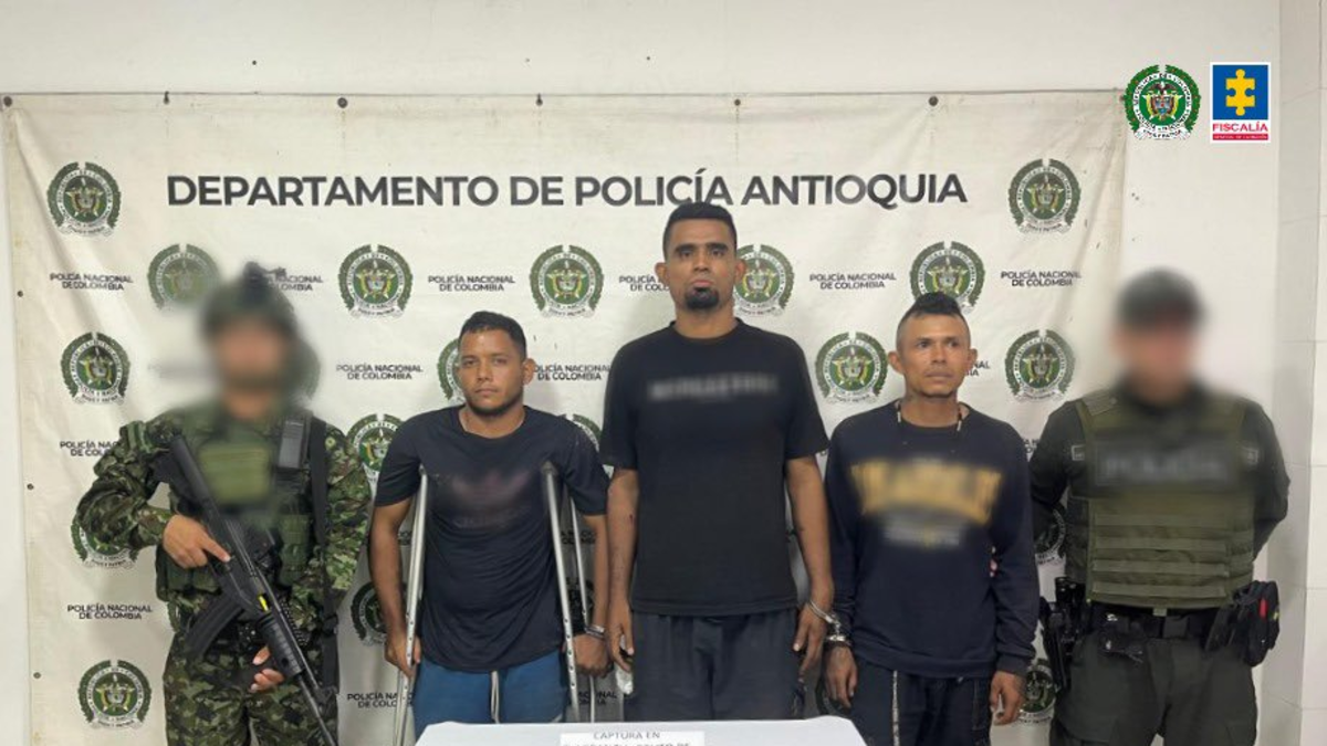 Una red cae, que se detuvo y obligó a los jóvenes a conectarse con el clan del Golfo Pérsico »
 – Ojo critico