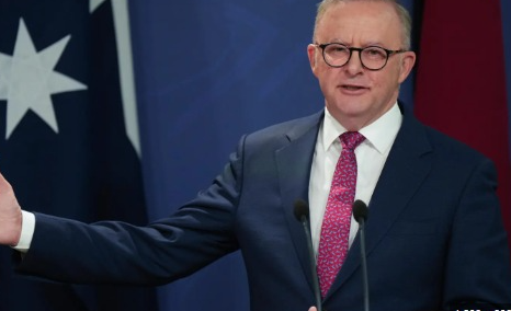 Anthony Albanese llega de Gran Bretaña para fortalecer las bandas comerciales y de defensa con Londres
 – Ojo critico