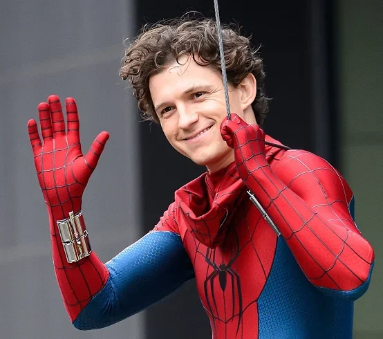 Tom Holland sufrió un fuerte accidente en su cabeza y fue llevado al hospital

 – Ojo critico
