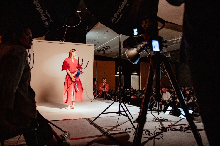 La fotografía mundial se reúne en Bogotá: Se acerca la 8va edición de la master class, Festival Internacional de Fotografía de Bogotá 2025
 – Ojo critico