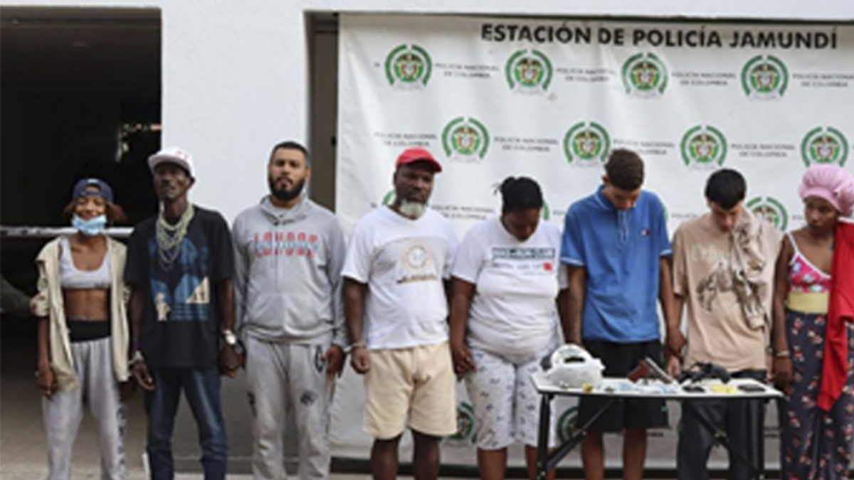 Un policía, entre los 12 síndromes criminales capturados «Los del Eden»
 – Ojo critico