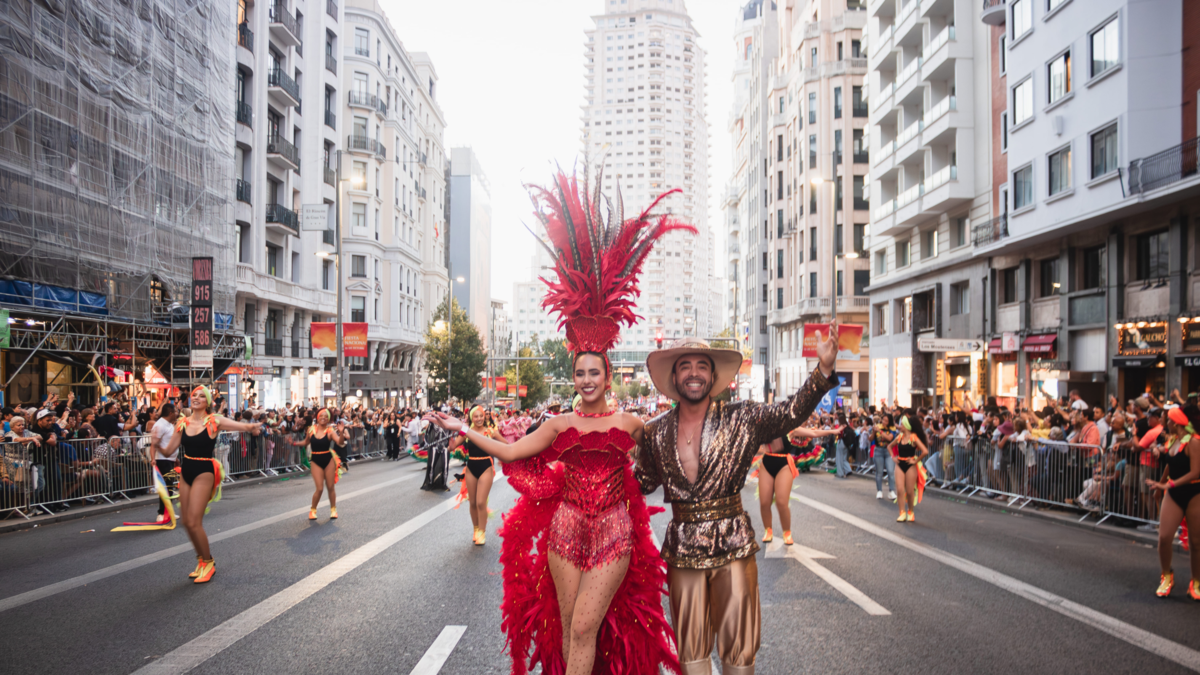 El carnaval «44» cruzó el océano para presumir en el desfile latino en Madrid, España
 – Ojo critico