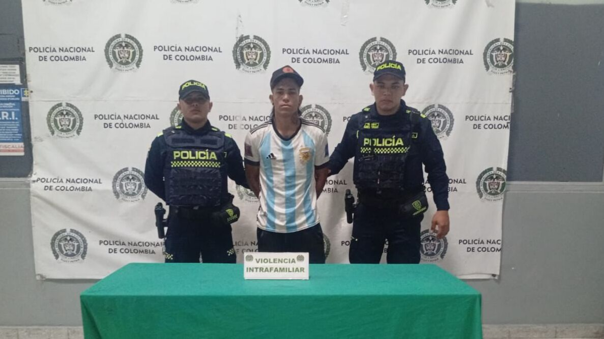 El brutal ataque experimentado por una mujer en Barranquilla por no darle un teléfono celular a su pareja; El hombre fue capturado por tratar de sofocarla
 – Ojo critico