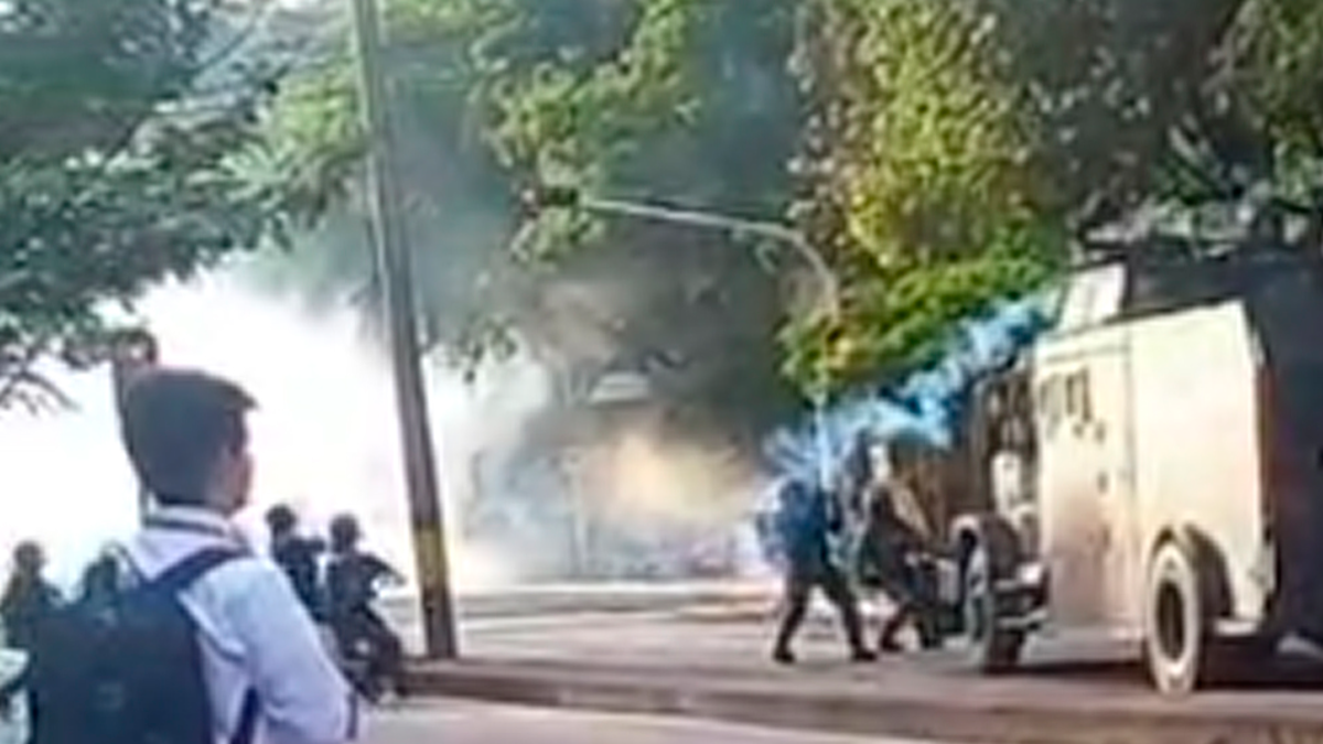 Medellín: protestas frente a la Universidad de Antioquia: UNDMO está presente
 – Ojo critico