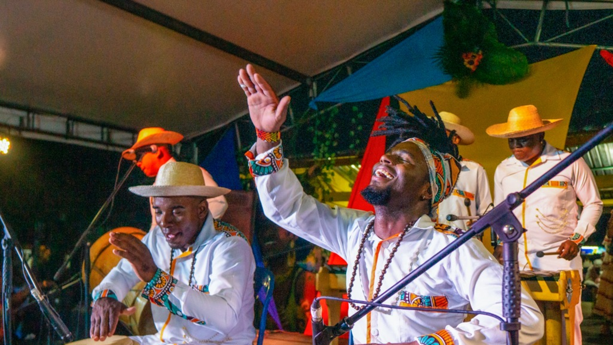 Al ritmo de marimba y cununos, se despidieron de las ballenas jorobadas de Bahía Málaga en Buenaventura, Valle; fiesta, folklore e identidad afro
 – Ojo critico