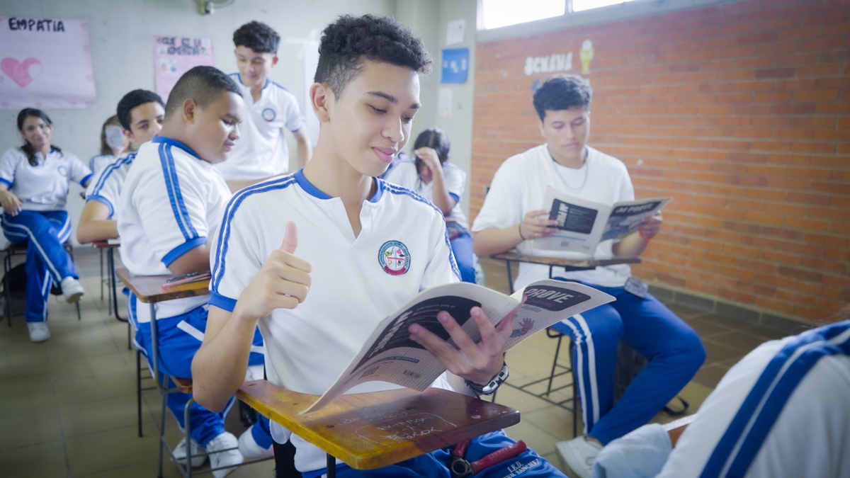 Colegios oficiales del Distrito logran máximos resultados en pruebas Saber 11
 – Ojo critico