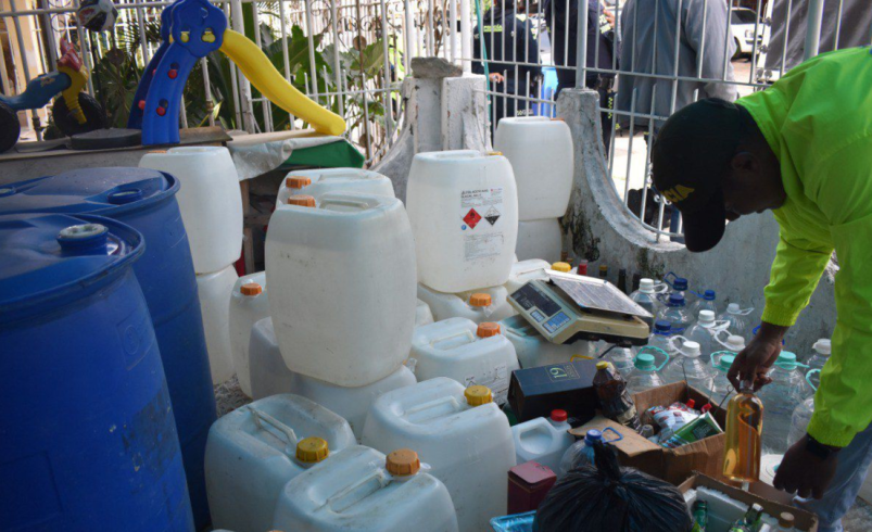 Fue en el distrito de Escallón Villa, recuperaron 1.665 litros de alcohol etílico puro.

 – Ojo critico