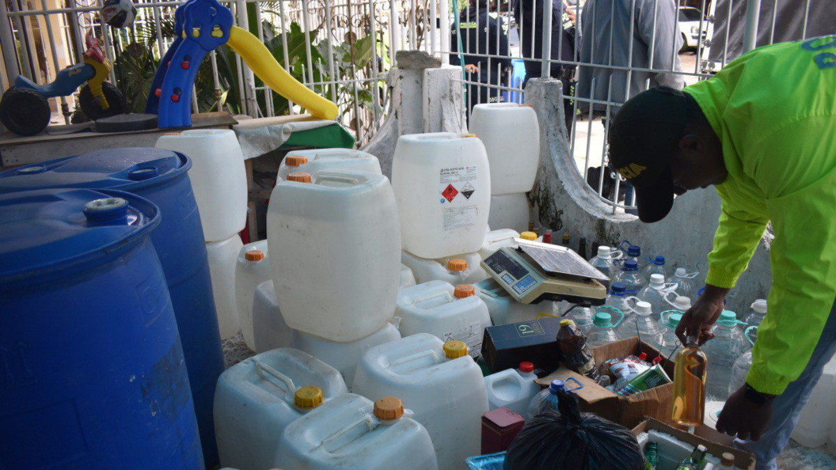 Fue en el distrito de Escallón Villa, recuperaron 1.665 litros de alcohol etílico puro.
 – Ojo critico