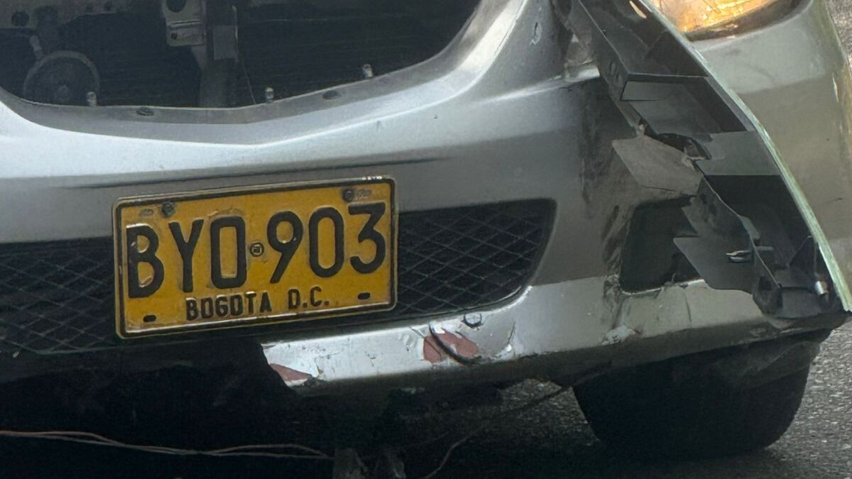 Dos personas mueren y tres resultan heridas en un accidente vial en la vía a Playa Blanca en la isla de Barú
 – Ojo critico