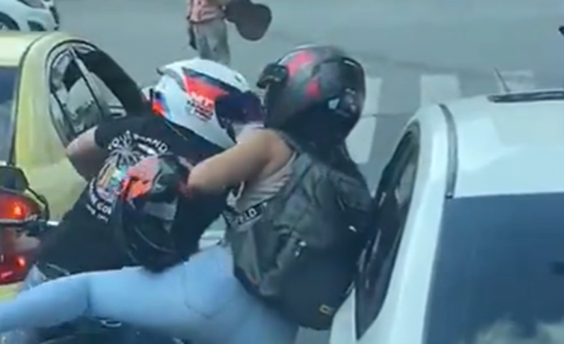 Una persona que viajaba en un bus del MIO resultó herida tras recibir un disparo de un hombre que intentó robar el vehículo en el centro de Cali

 – Ojo critico