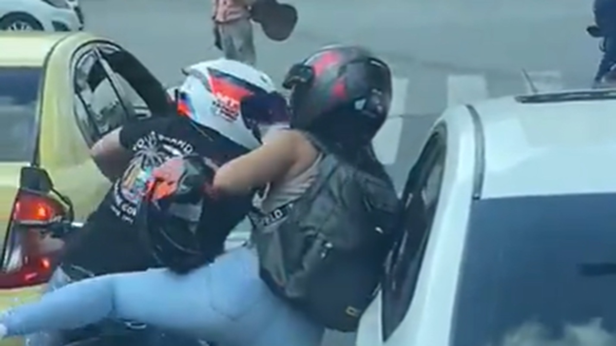 Una persona que viajaba en un bus del MIO resultó herida tras recibir un disparo de un hombre que intentó robar el vehículo en el centro de Cali
 – Ojo critico