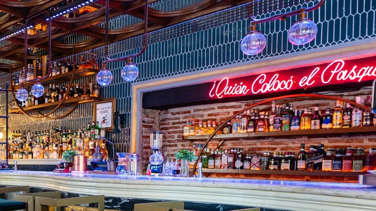 Polémica por presunta discriminación en un bar del Centro Histórico reaviva discusión entre ciudadanos
 – Ojo critico