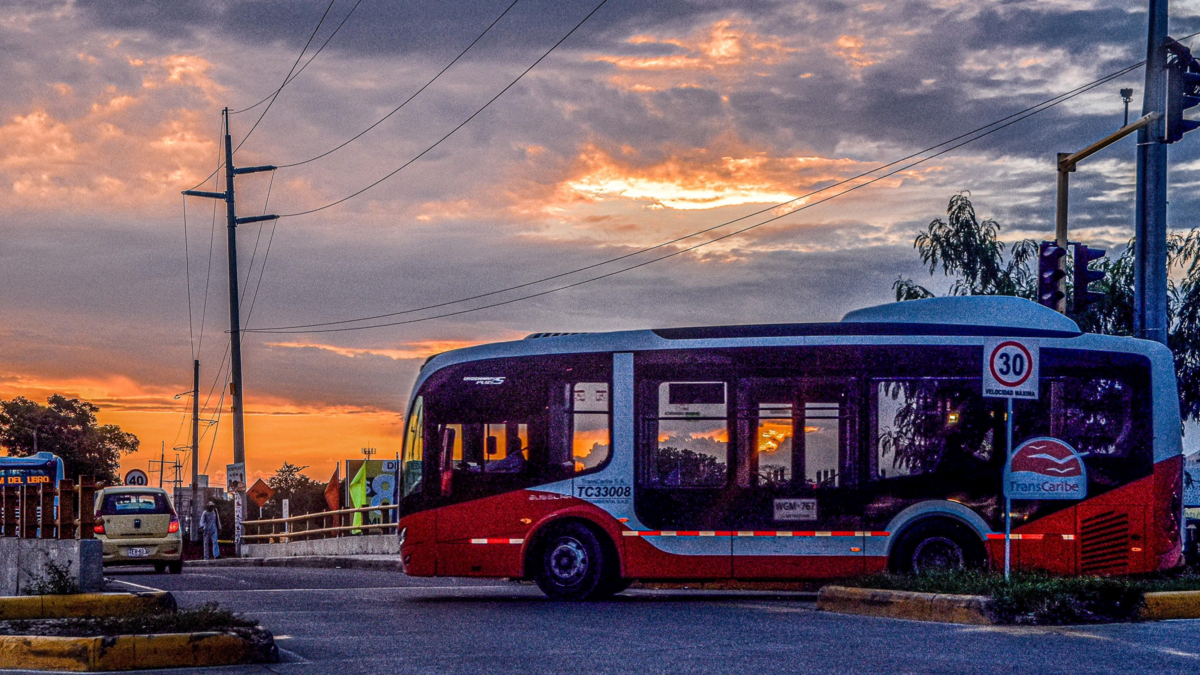 En medio de la crisis, el distrito de Cartagena comprará 55 nuevos autobuses para reemplazar la dañada flota de Transcaribe, seis de los cuales serán equipados con tecnología eléctrica
 – Ojo critico