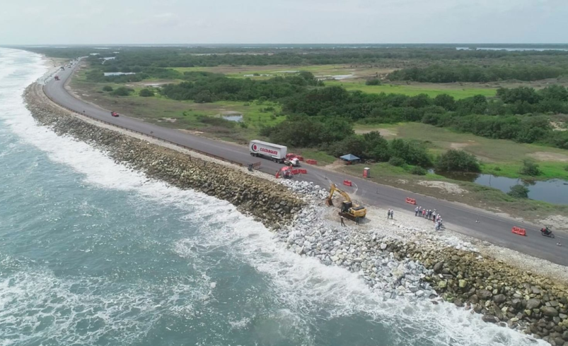 El río y el mar amenazan a las comunidades y la movilidad.

 – Ojo critico