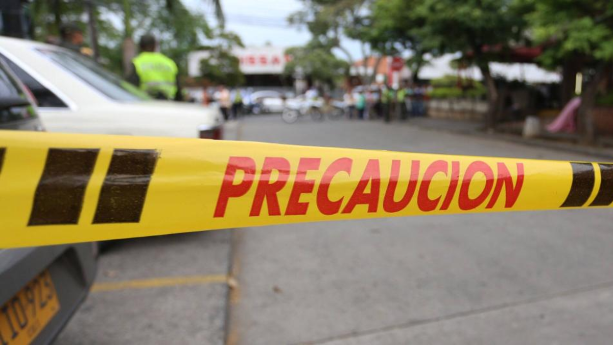 Un exmiembro de las AUC fue asesinado en el episodio Asesino de Medellín; El líder de «Los Chivos», quien salió de prisión por 72 horas, resultó herido
 – Ojo critico