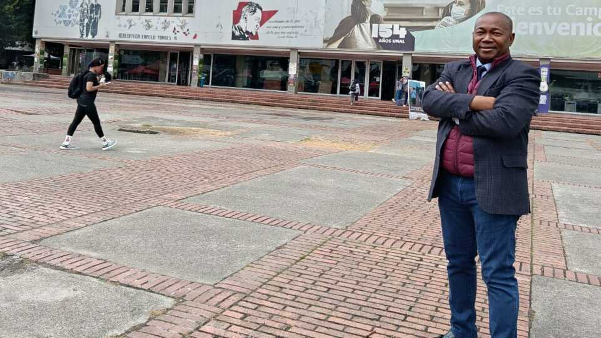 Tras una carrera académica en el mundo de la economía, el exfutbolista del Pacífico intenta dejar su huella en el panorama nacional
 – Ojo critico