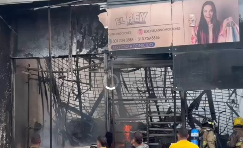 Un incendio en el popular mercado de Bazurto de Cartagena deja a comerciantes en las calles y deudas multimillonarias: no se reportan heridos

 – Ojo critico