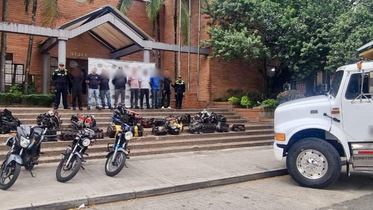 Fue mega operativo para combatir el hurto y venta de repuestos de vehículos robados en Medellín: ocho personas capturadas
 – Ojo critico