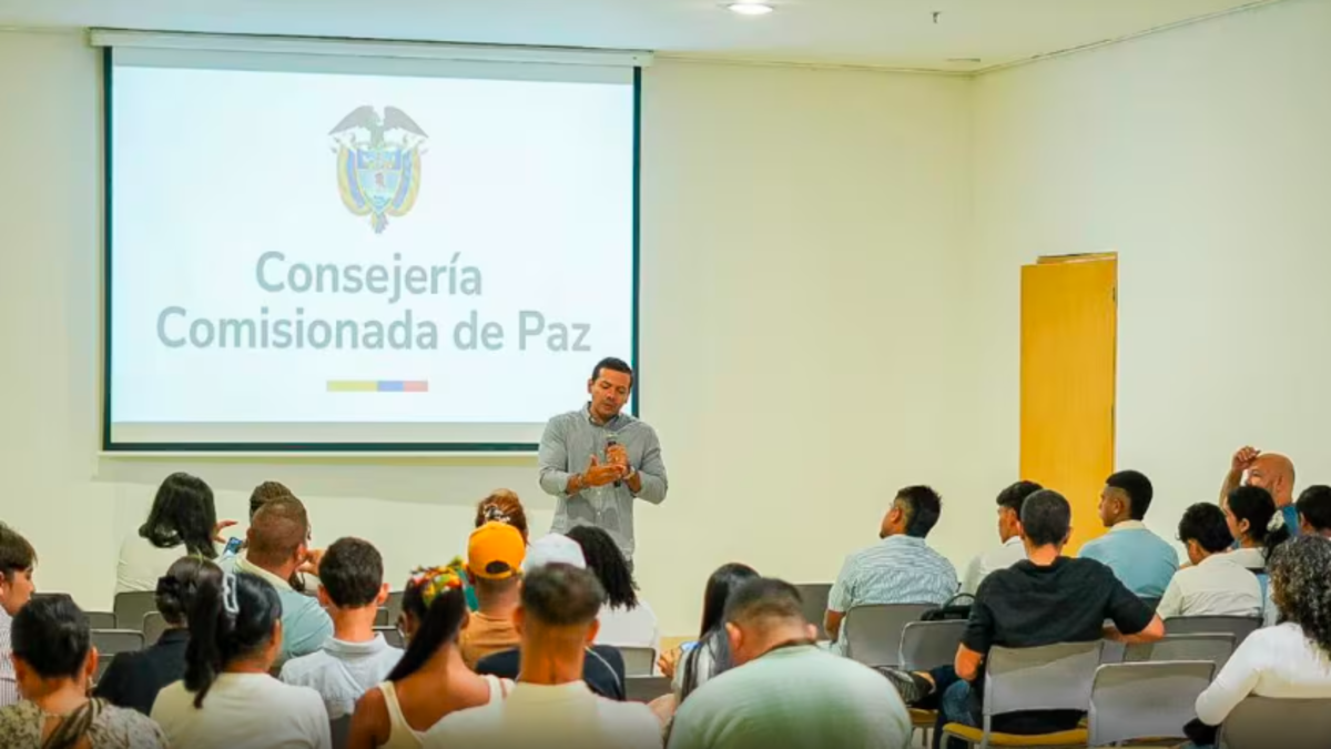 Primer día de socialización con la comunidad por una “tregua” en el conflicto con bandas criminales.
 – Ojo critico