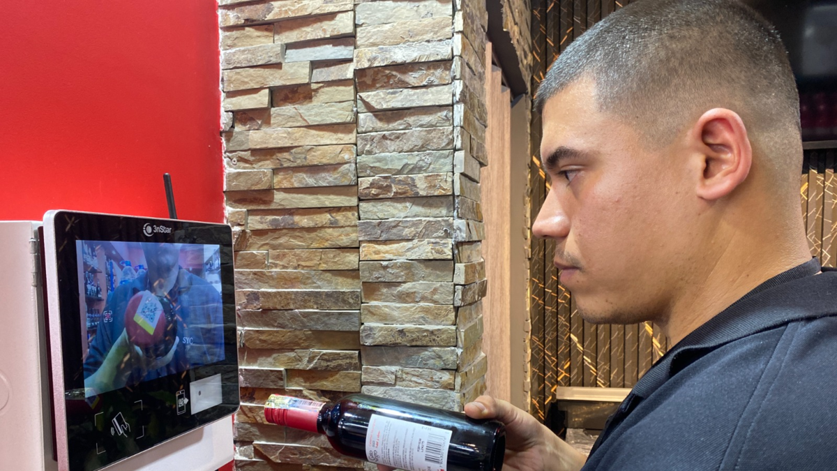 Se trabaja en un plan piloto para colocar etiquetas QR en dispensadores de alcohol para comprobar su legalidad y evitar un “pastilla amarga” para la salud del Valle del Cauca
 – Ojo critico