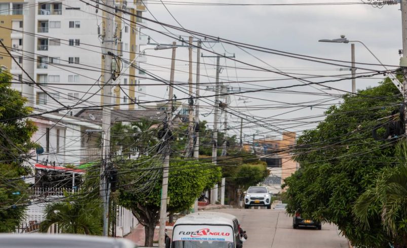 Alcaldía de Barranquilla defiende avances en solución de maraña de cables de antena, pero condena incumplimiento de sentencia judicial

 – Ojo critico