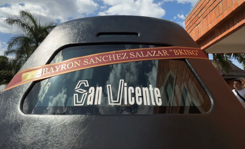 B-King, un artista Paisa asesinado en México, fue liberado en Medellín por su familia y amigos; Eso es lo que dijo su hermana después del funeral

 – Ojo critico