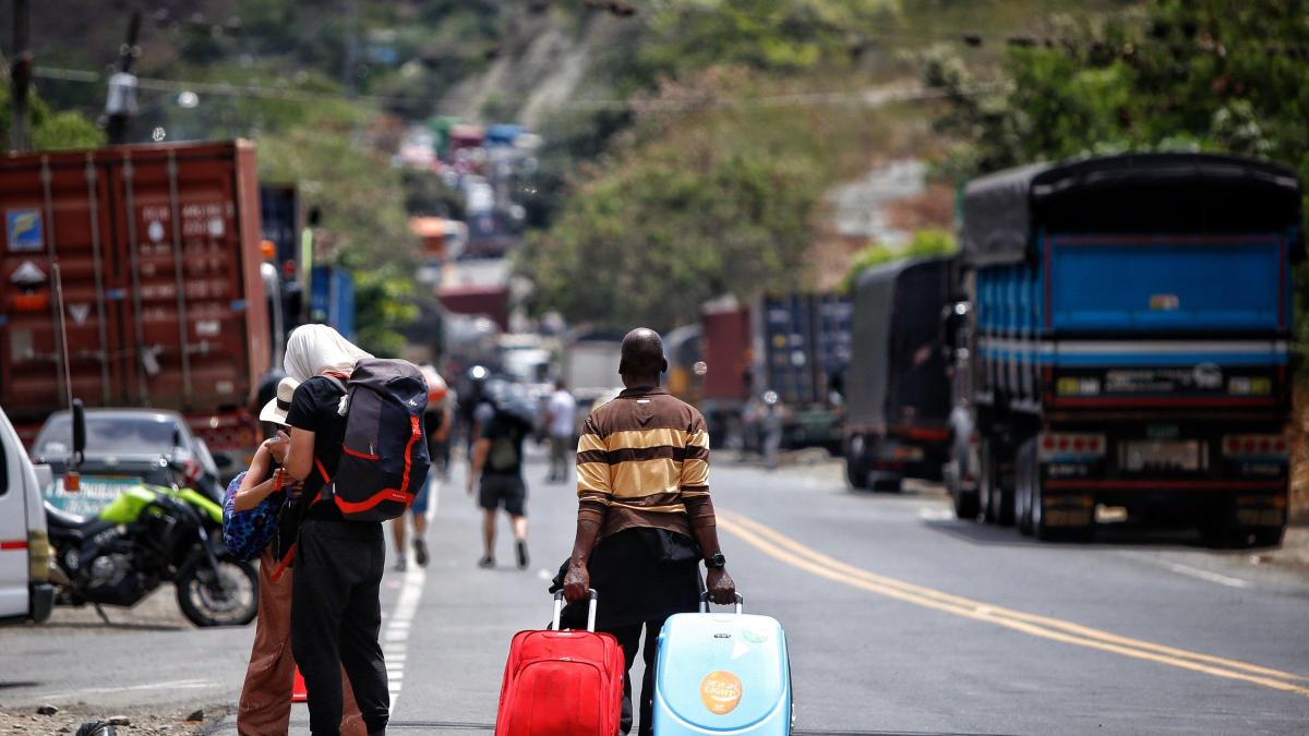 Bloqueo comunitario en la vía Cali a Buenaventura en el valle aumenta paralización en la carretera Panamericana en el sur del Cauca
 – Ojo critico