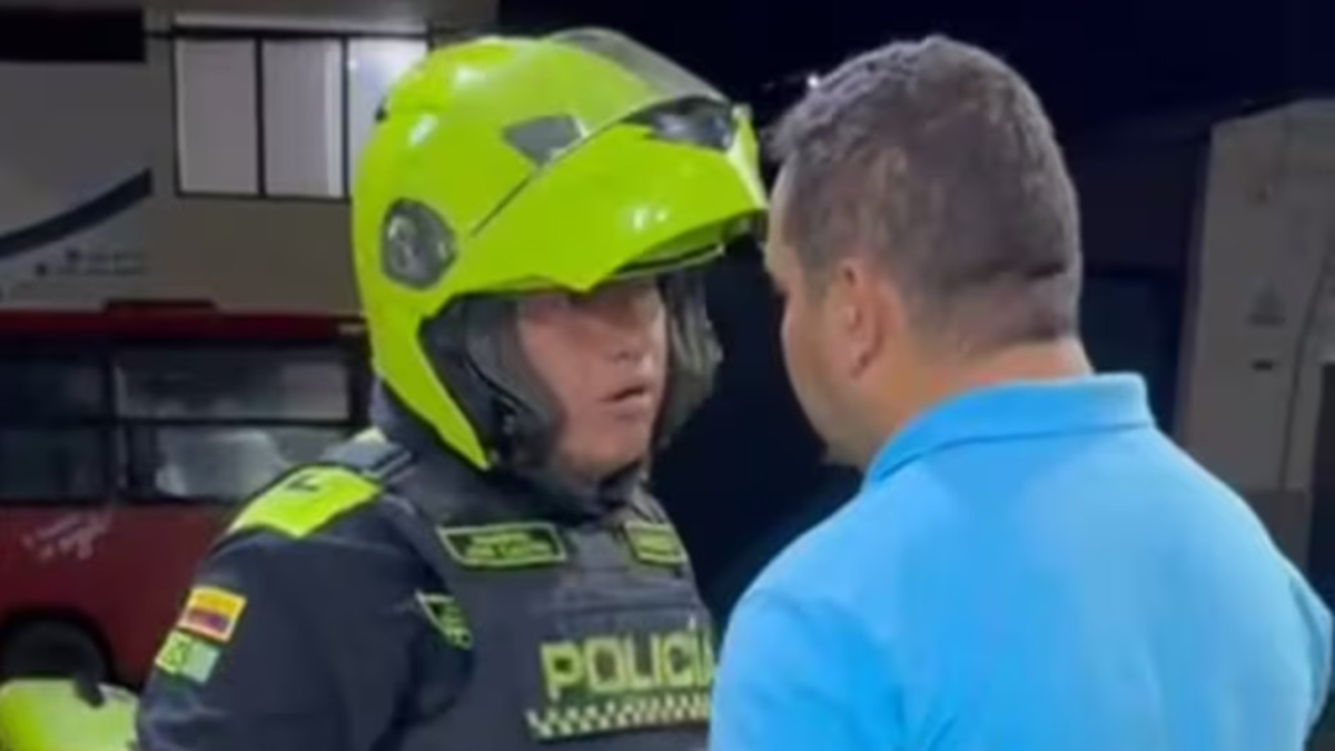 “Dime que te eche y te arrancaré”.
 – Ojo critico