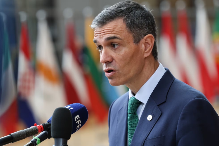 Detenidos dos jóvenes hackers por filtrar datos personales del presidente Pedro Sánchez

 – Ojo critico