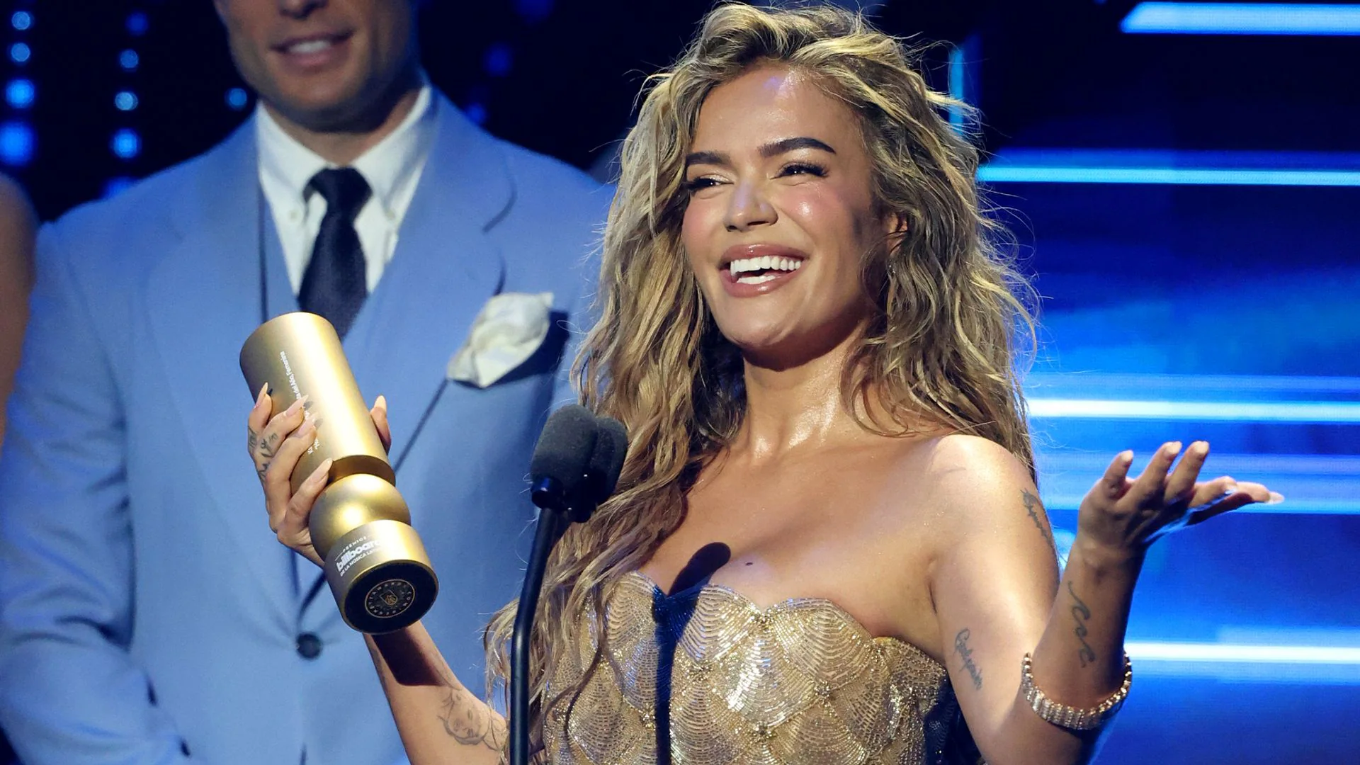 Karol G, Shakira y Carlos Vives brillaron en los Premios Billboard de la Música Latina 2025
 – Ojo critico