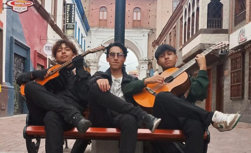 Trio Sol de Luna: entre el bolero y el folklore

 – Ojo critico