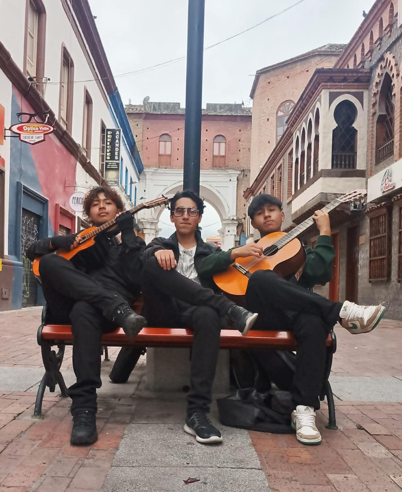 Trio Sol de Luna: entre el bolero y el folklore

 – Ojo critico