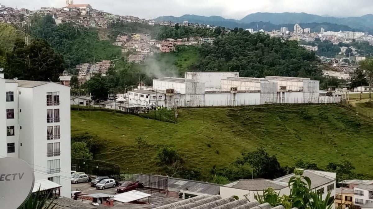 la historia de Alexander, quien actualmente cumple condena en el centro de detención de Manizales
 – Ojo critico