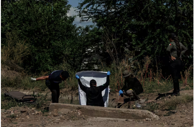 Los trabajadores funerarios soportan el dolor de la guerra en Sinaloa (México)
 – Ojo critico