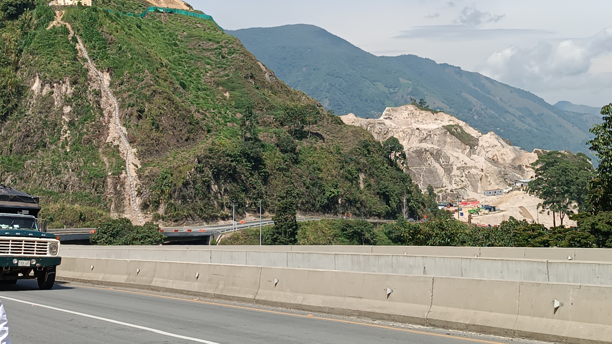 Polémica en el suroeste antioqueño por el cierre vial en el sector Las Arenaras que se extendería por un año por las obras de 4G Pacífico 1

 – Ojo critico