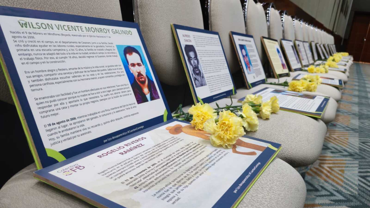 107 militares (derecha) se disculpan por ‘falsas alarmas’ en Meta; 58 campesinos fueron fusilados

 – Ojo critico