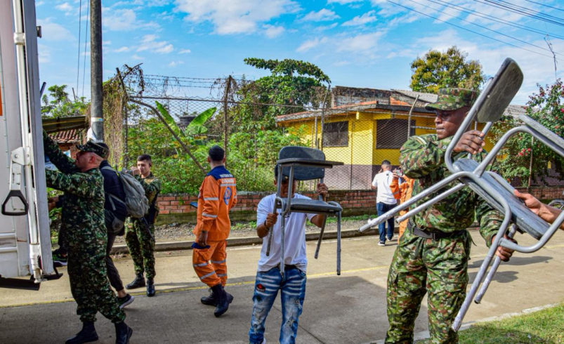 Una alianza que convirtió toneladas de plástico en escritorios para mejorar la vida de 400 estudiantes del Valle

 – Ojo critico