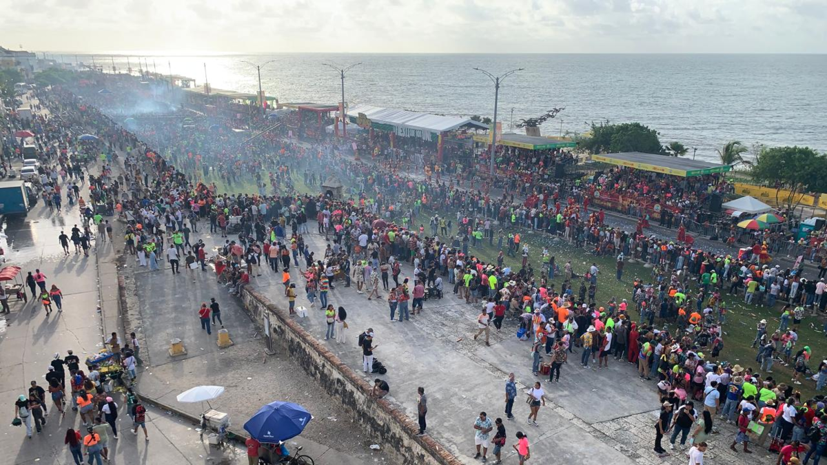 El Bando, entre el mar y las murallas, llenó de alegría a cartageneros y turistas durante el Día de la Independencia celebrado el 11 de noviembre.

 – Ojo critico