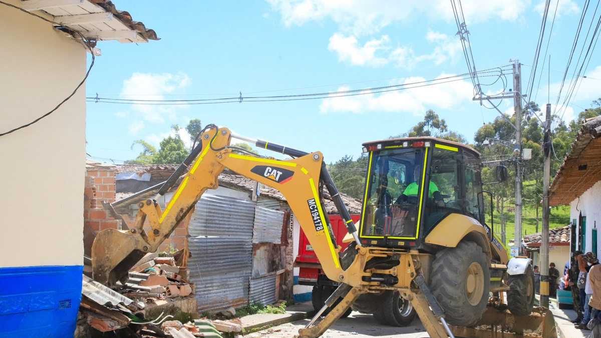 Derribaron tres “casas del vicio” en Abejorral: serán 36 en todo el departamento en 2024-2025

 – Ojo critico