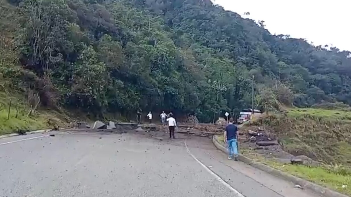 Grupos ilegales volaron la carretera que va de Medellín a la costa atlántica; el camino esta cerrado

 – Ojo critico