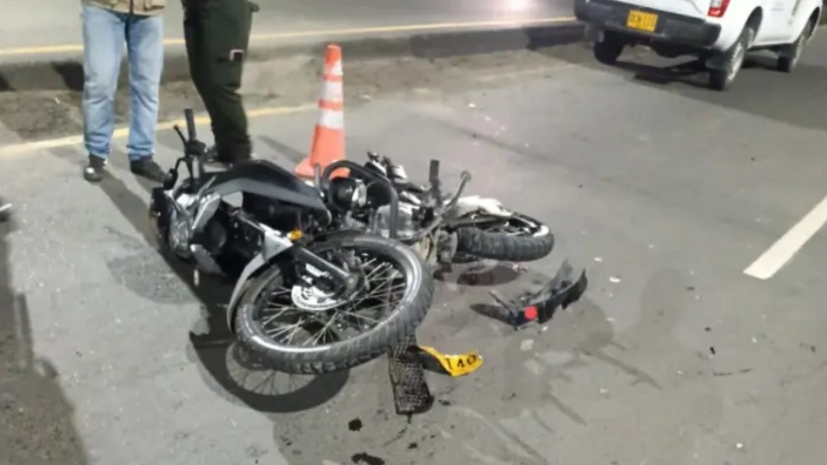 Dos militares resultaron heridos tras ser atropellados por un conductor ebrio en Candelaria, Valle del Cauca: estaban en quirófano

 – Ojo critico