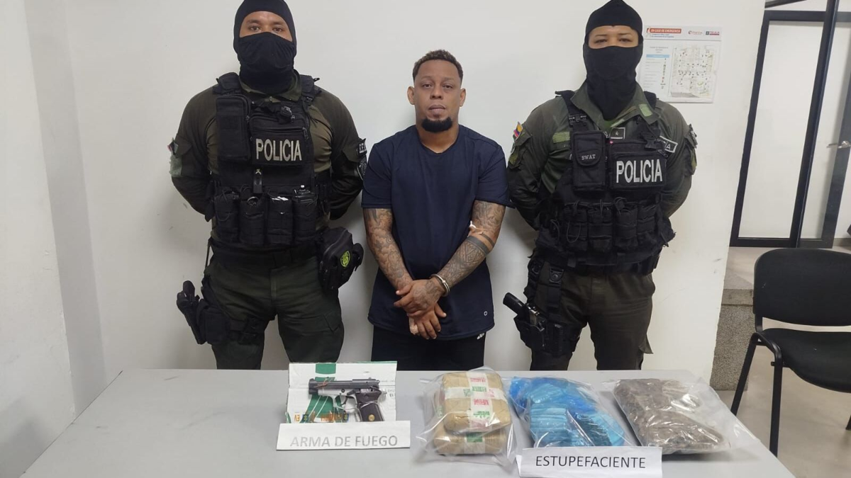 Capturan al presunto capo de la zona de Los Pepes en Malambo y a la presunta mano derecha de «Castor» en Bogotá

 – Ojo critico